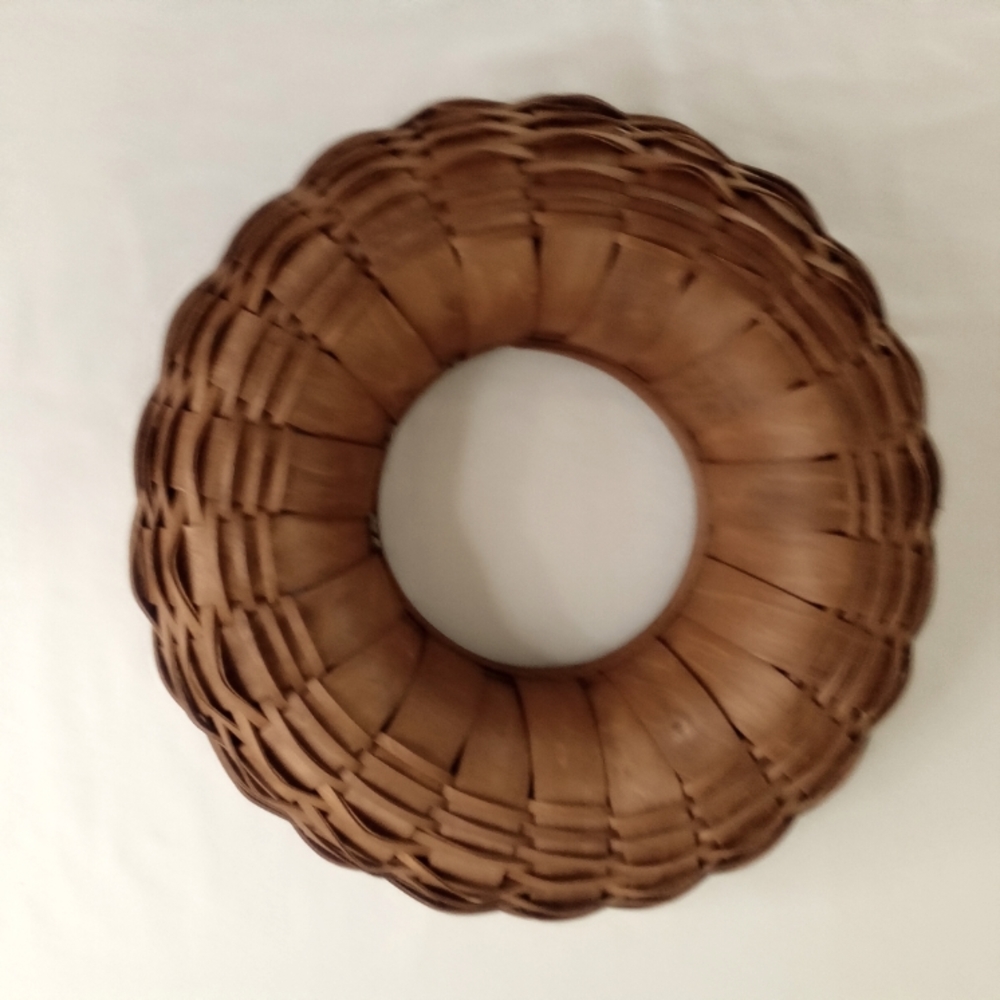 Longaberger 2008 Medium Wreath Basket Rich Brown Woven Wood